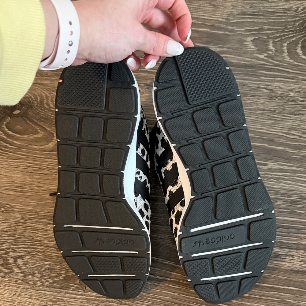Adidas Cheetah Swift Tennis Shoes (NWOT) - Picture 5 of 6